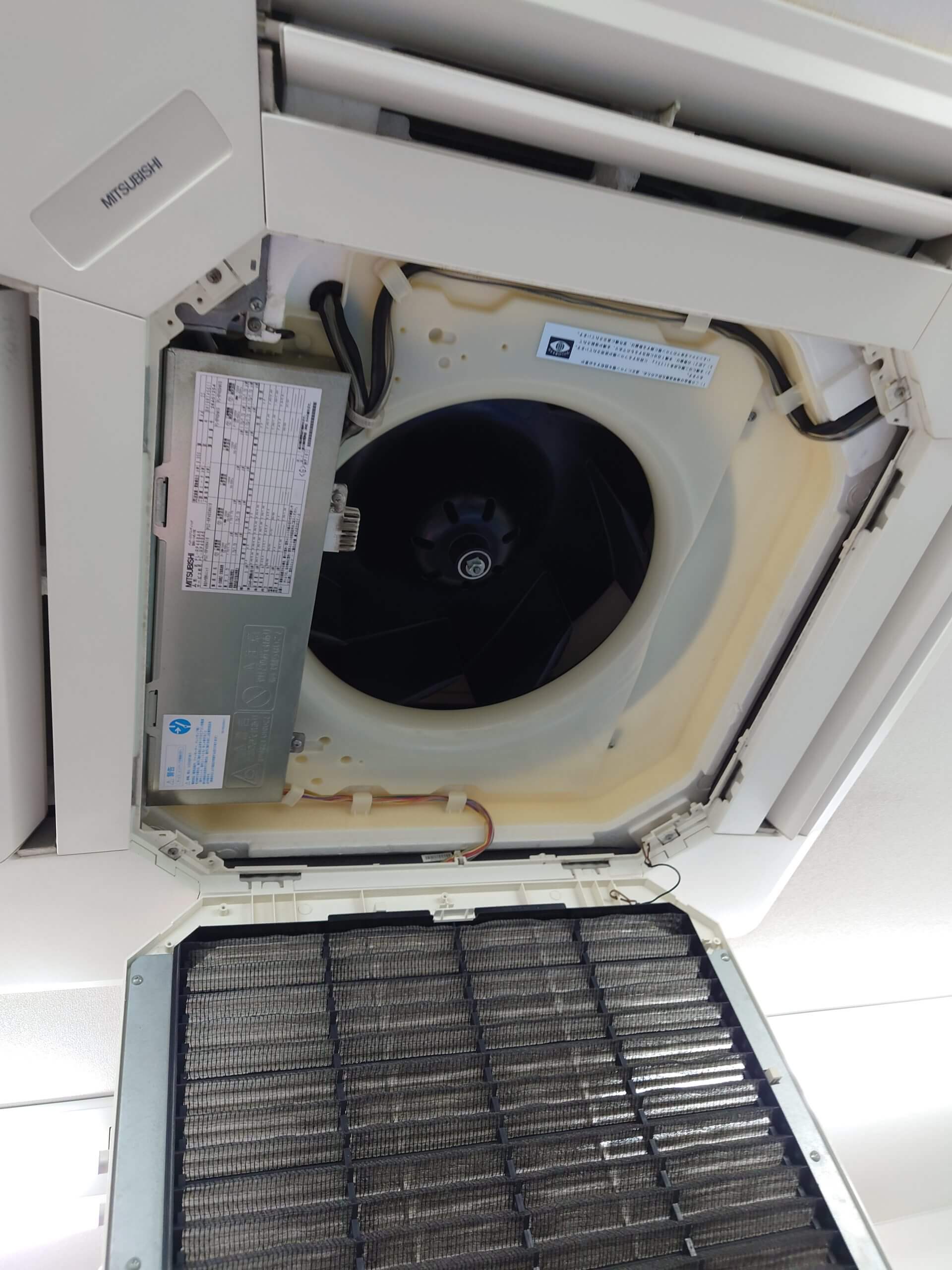 天井埋め込みエアコン