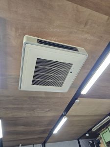 ダイキン→天吊→4方向自在型業務用エアコン分解高圧内部洗浄8