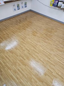 調剤薬局の床洗浄です3