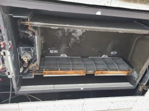川崎市宮前区　エアコン分解内部洗浄2