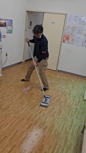調剤薬局の床洗浄です2