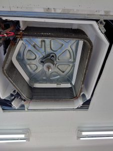 天井埋め込み式エアコン3台のクリーニング5