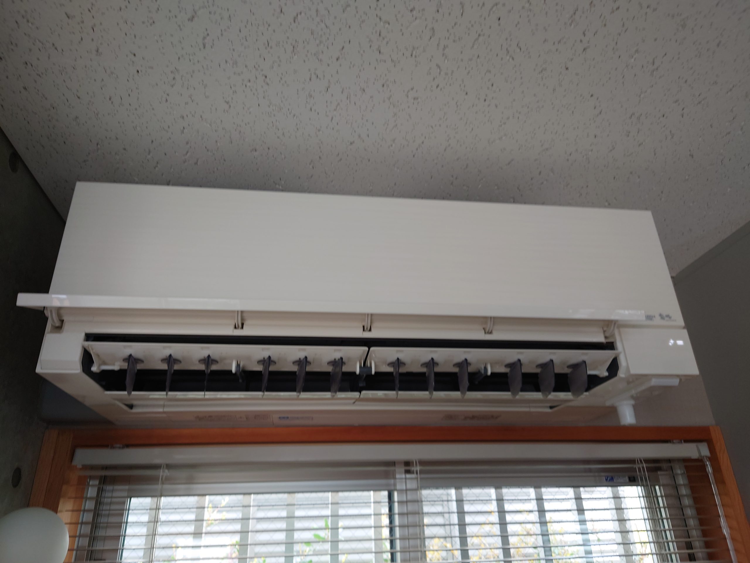 東京都世田谷区　お掃除機能付きエアコンクリーニング